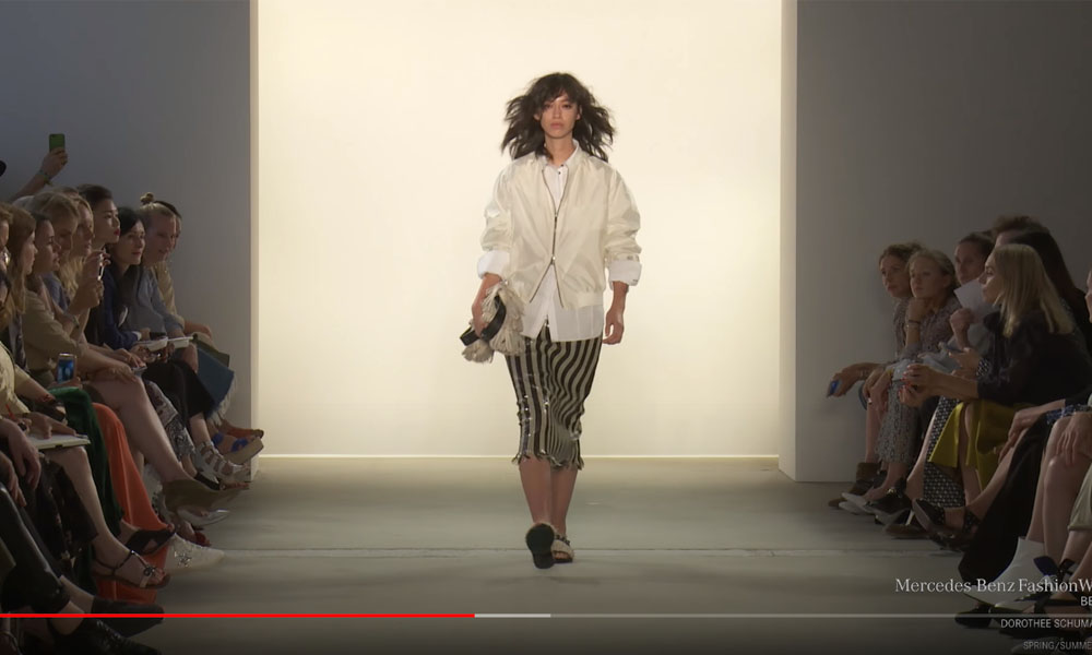 Model auf Laufsteg bei der Modenschau von Dorothee Schumacher 2018